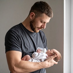 Peut-on conserver sa mutuelle pendant un congé parental ? 