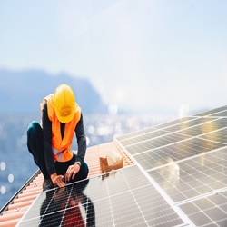 Combien de temps faut-il pour installer des panneaux solaires ?
