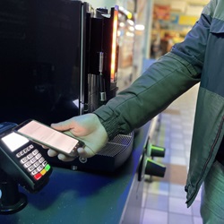 Quel système NFC choisir pour des paiements sans contact rapides ?
