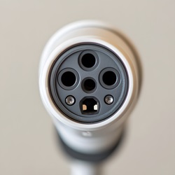 Quelle différence entre borne de recharge monophasé et triphasé ?