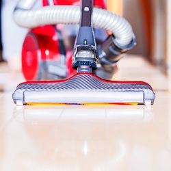 Hoe vaak moeten burelen professioneel gereinigd worden? 